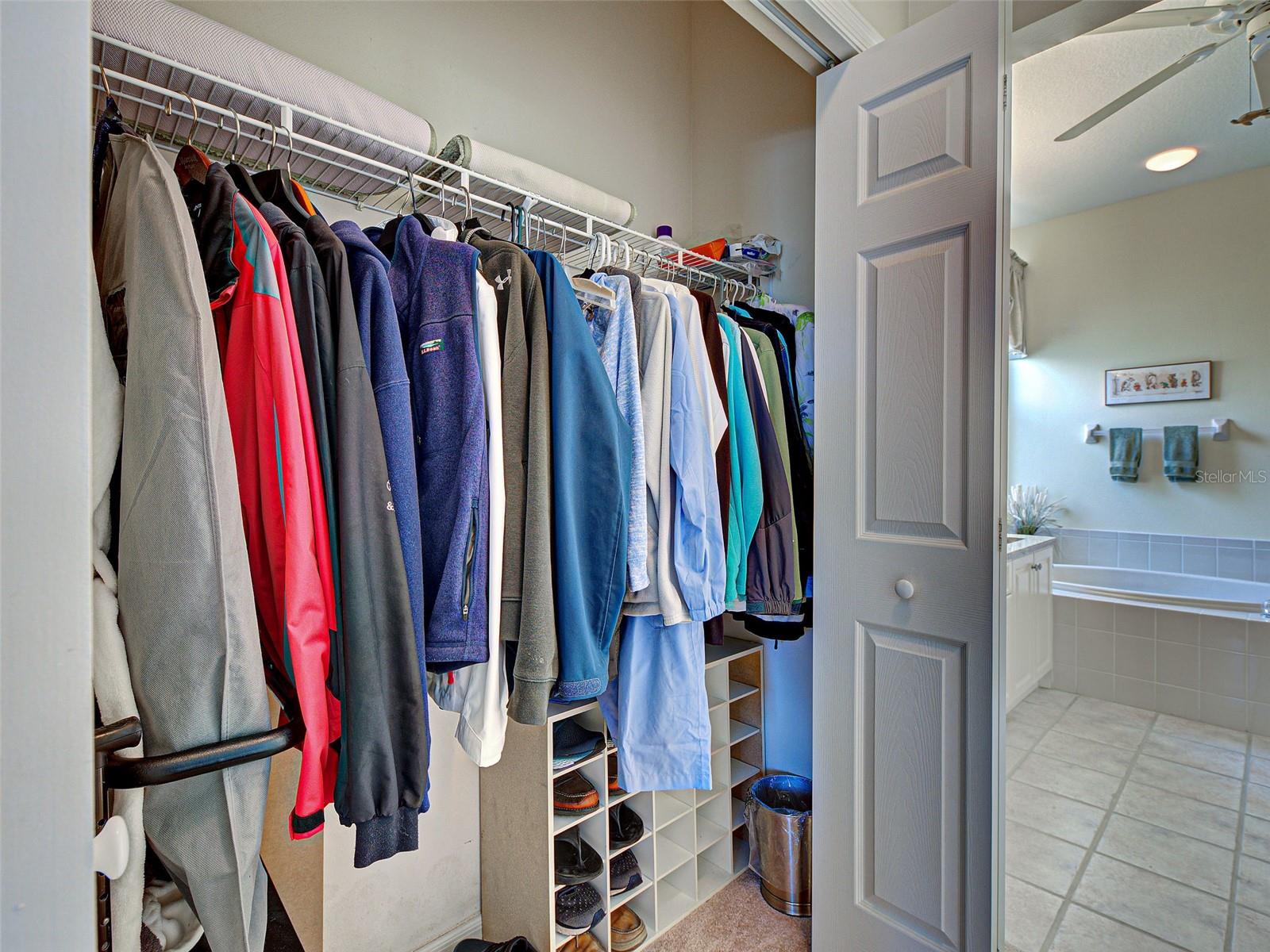 PELICAN POINTE GOLF & COUNTRY CLUB - Residential