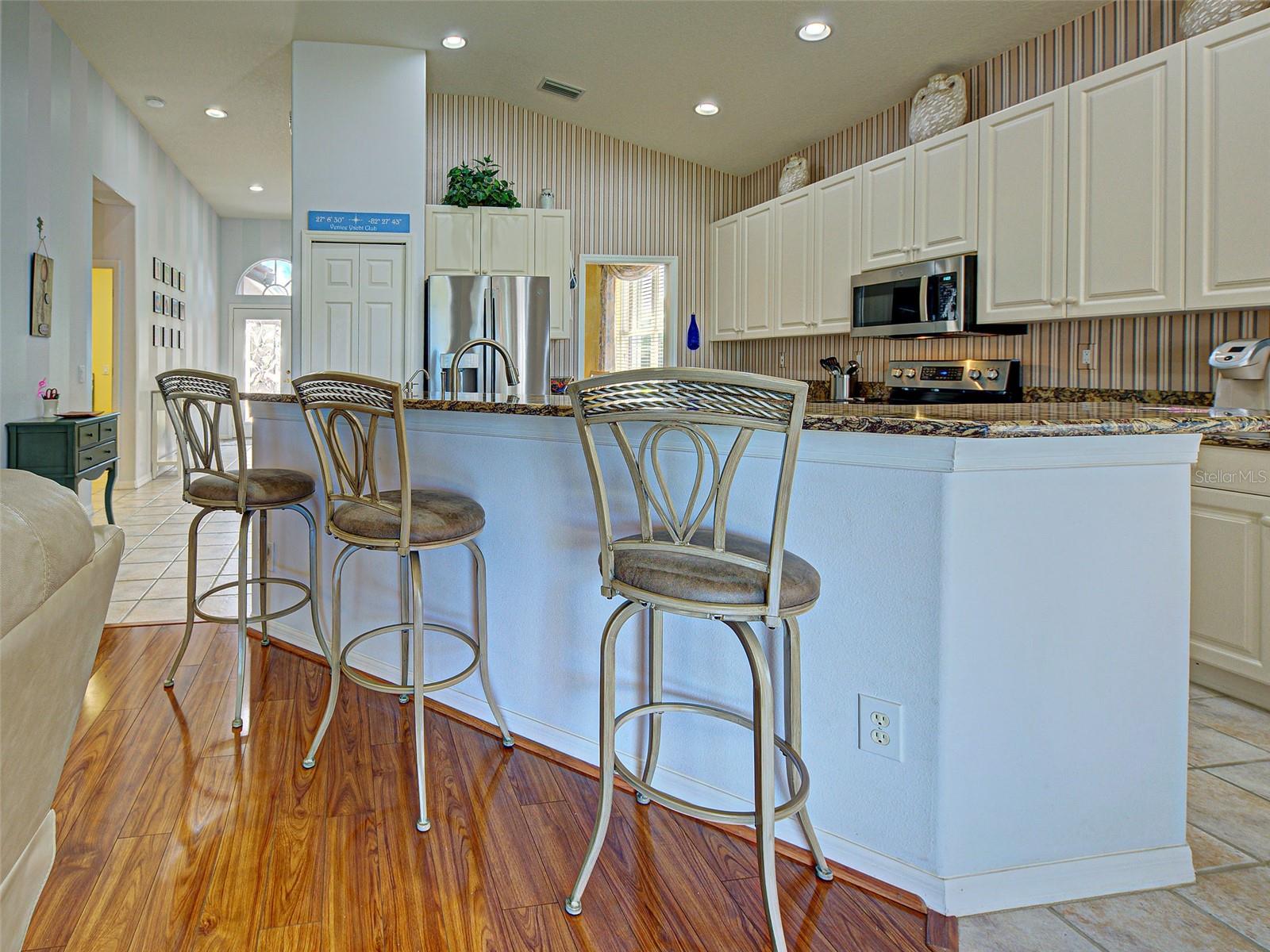 PELICAN POINTE GOLF & COUNTRY CLUB - Residential