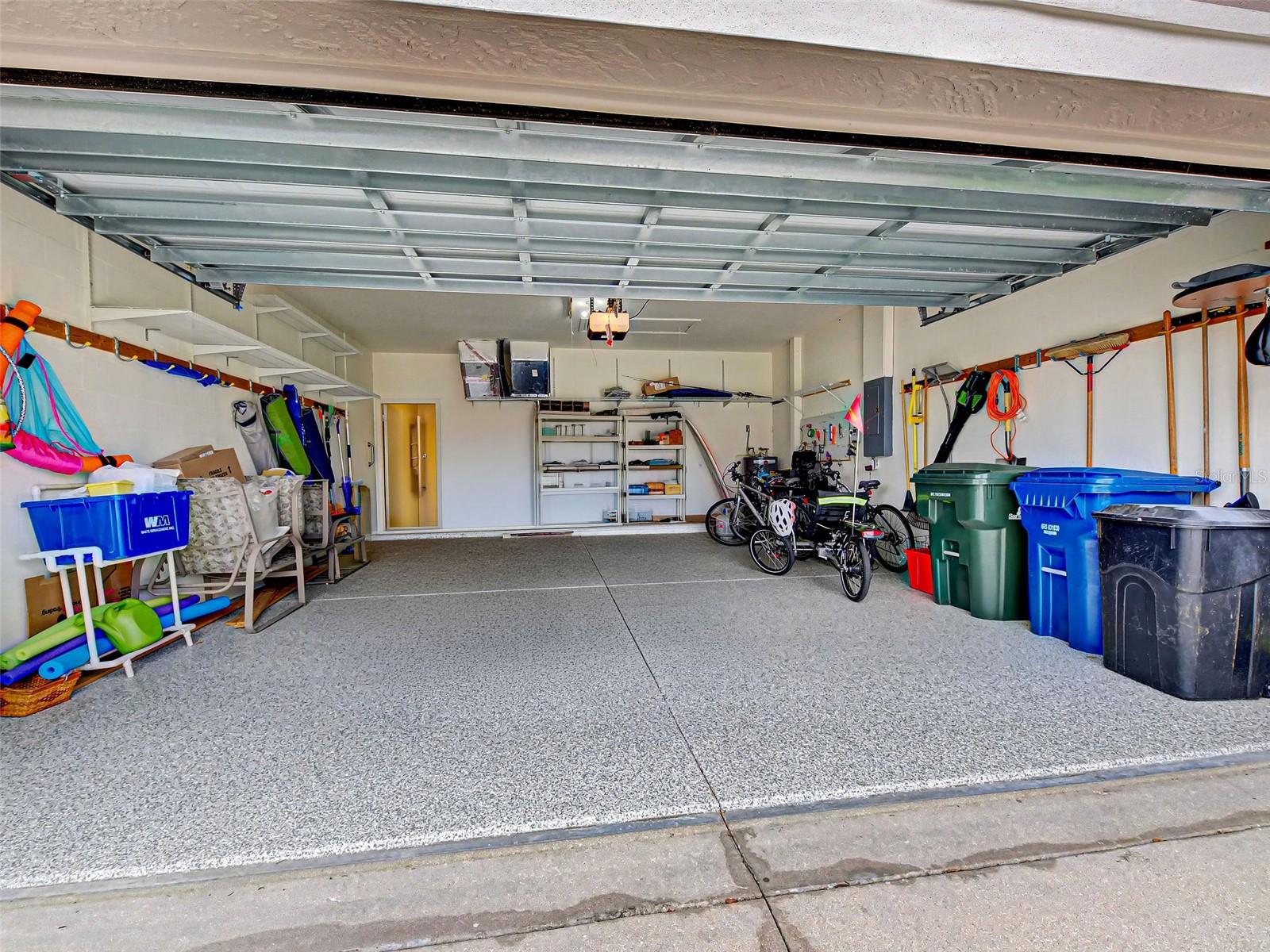 PELICAN POINTE GOLF & COUNTRY CLUB - Residential