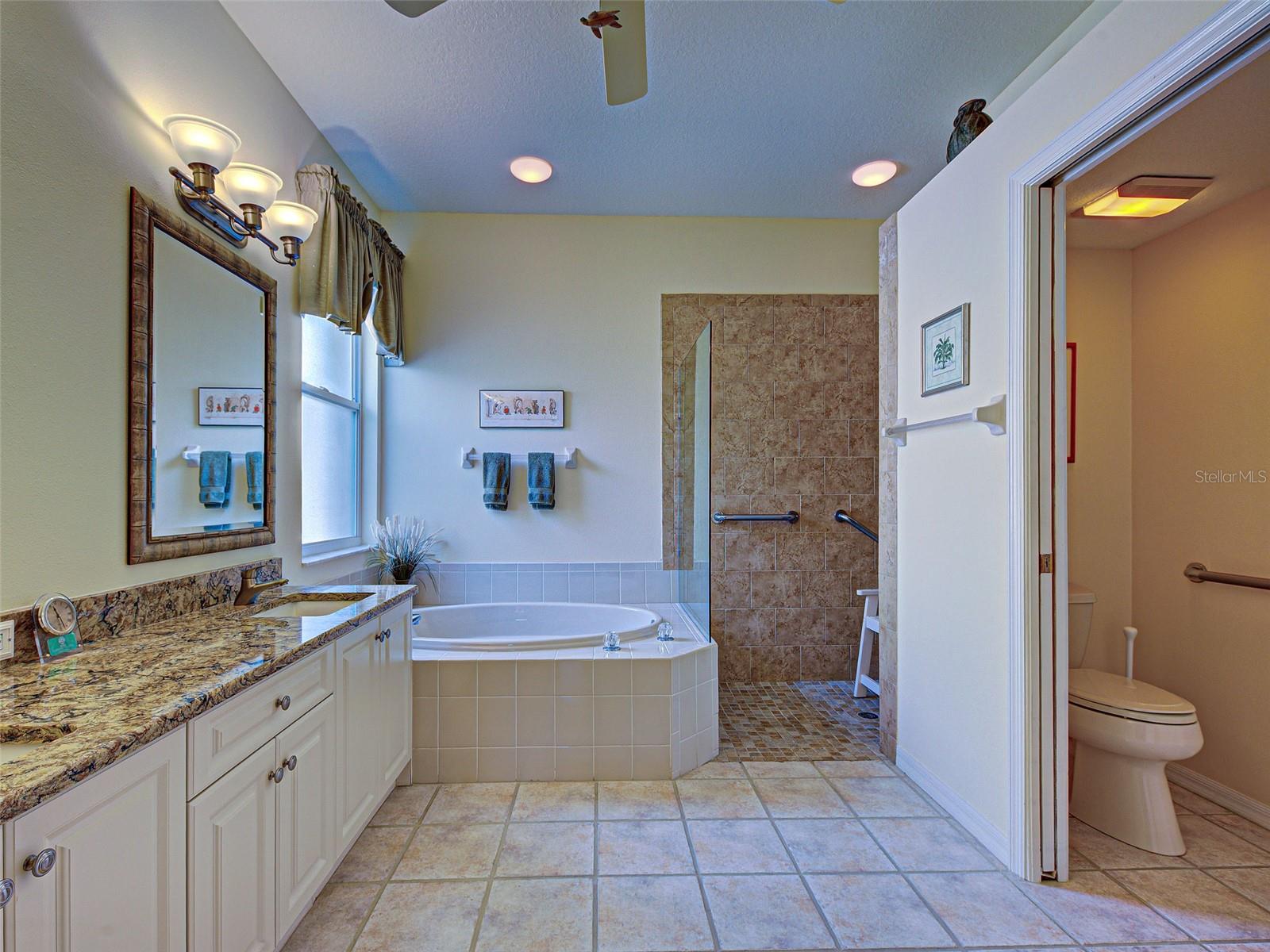 PELICAN POINTE GOLF & COUNTRY CLUB - Residential