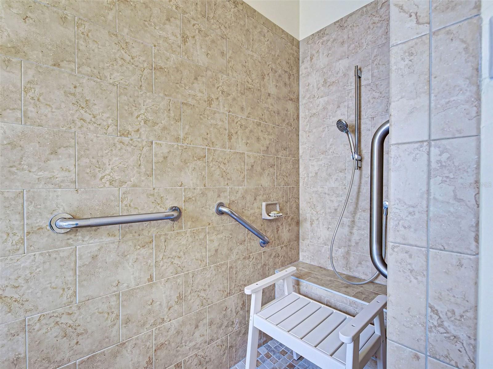 PELICAN POINTE GOLF & COUNTRY CLUB - Residential