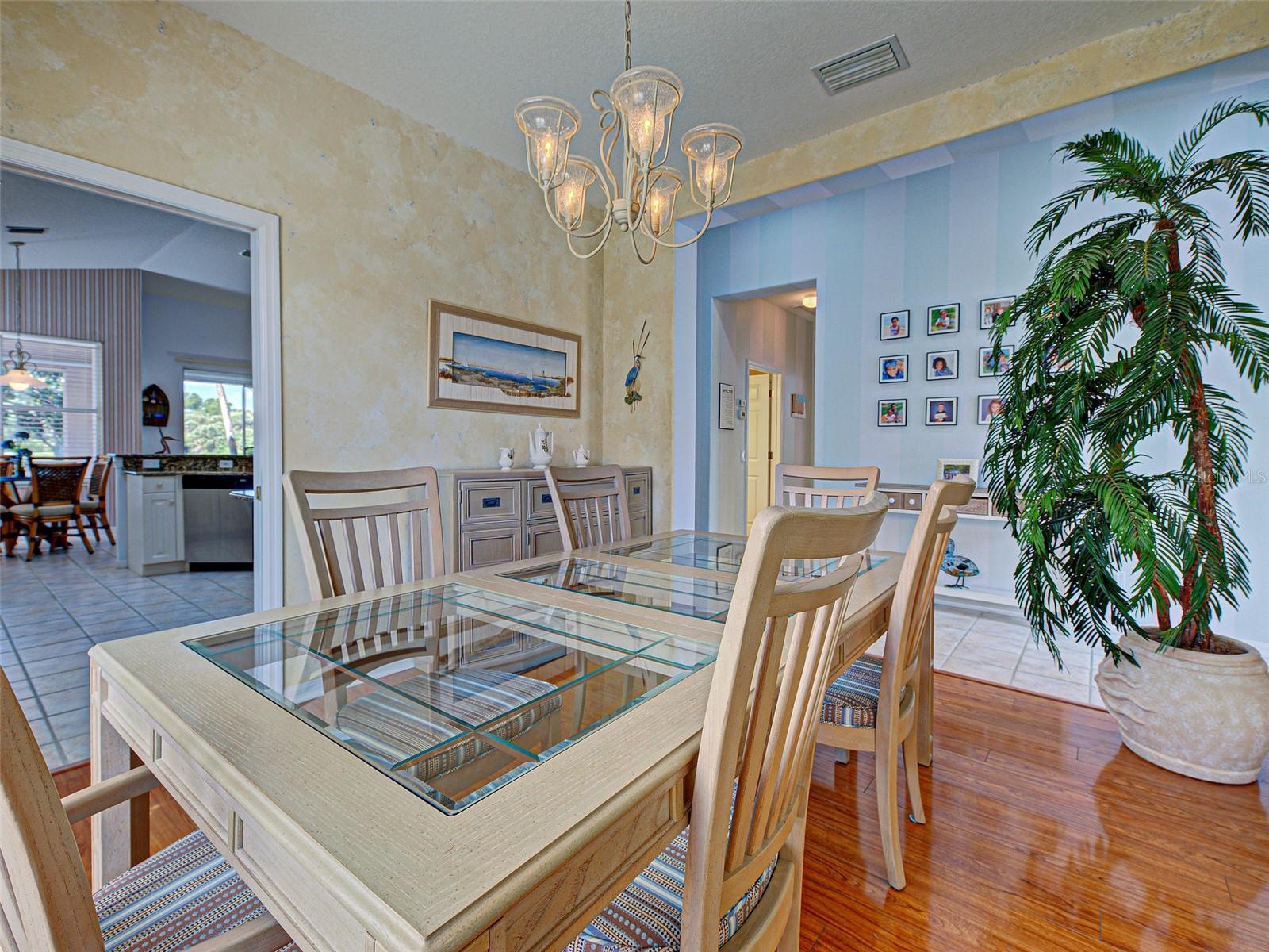 PELICAN POINTE GOLF & COUNTRY CLUB - Residential