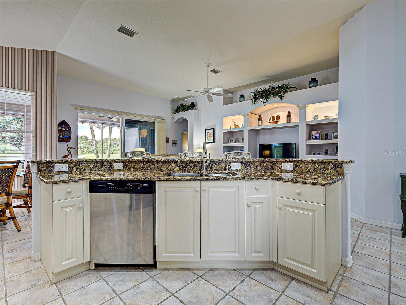 PELICAN POINTE GOLF & COUNTRY CLUB - Residential