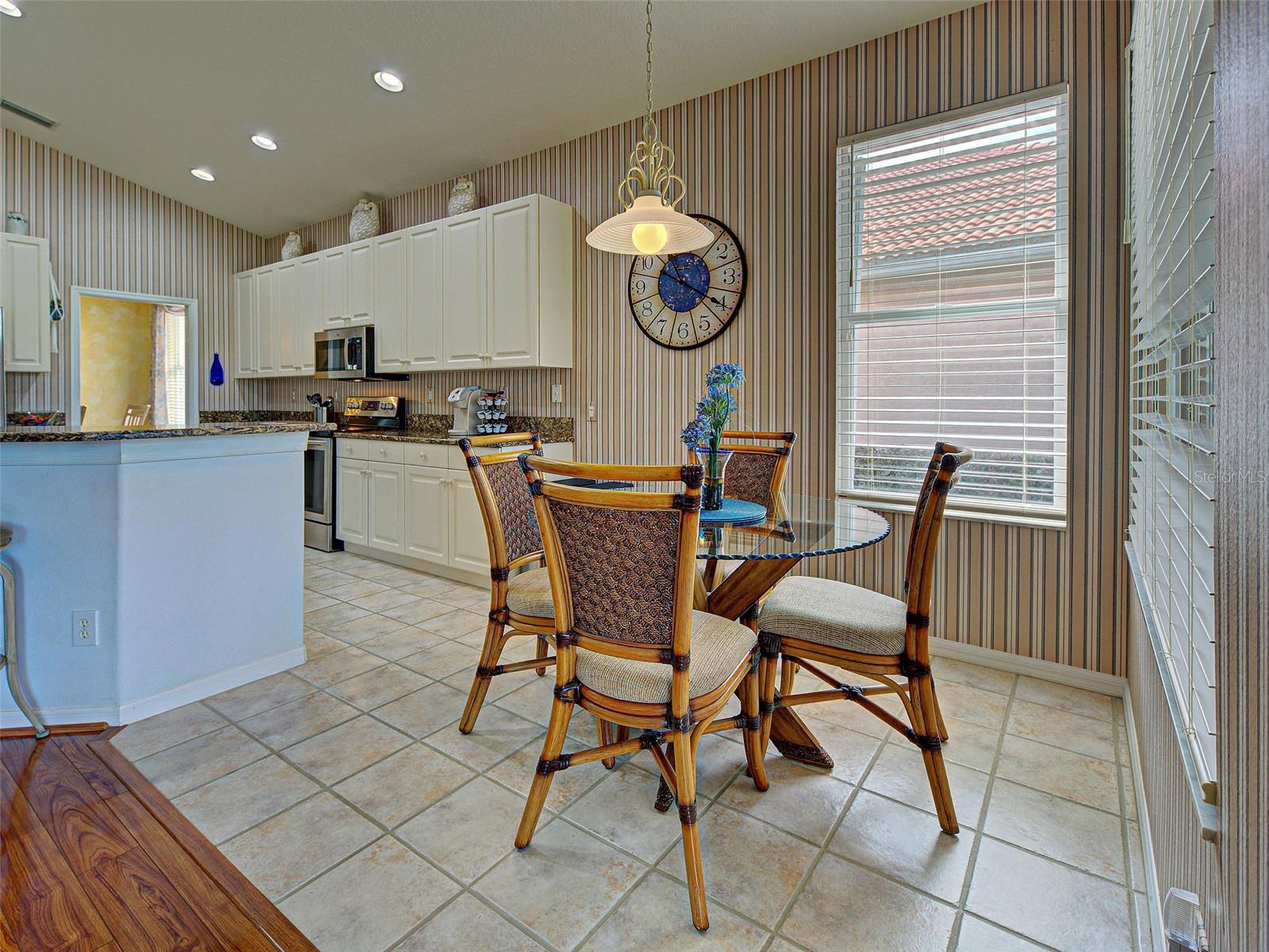 PELICAN POINTE GOLF & COUNTRY CLUB - Residential