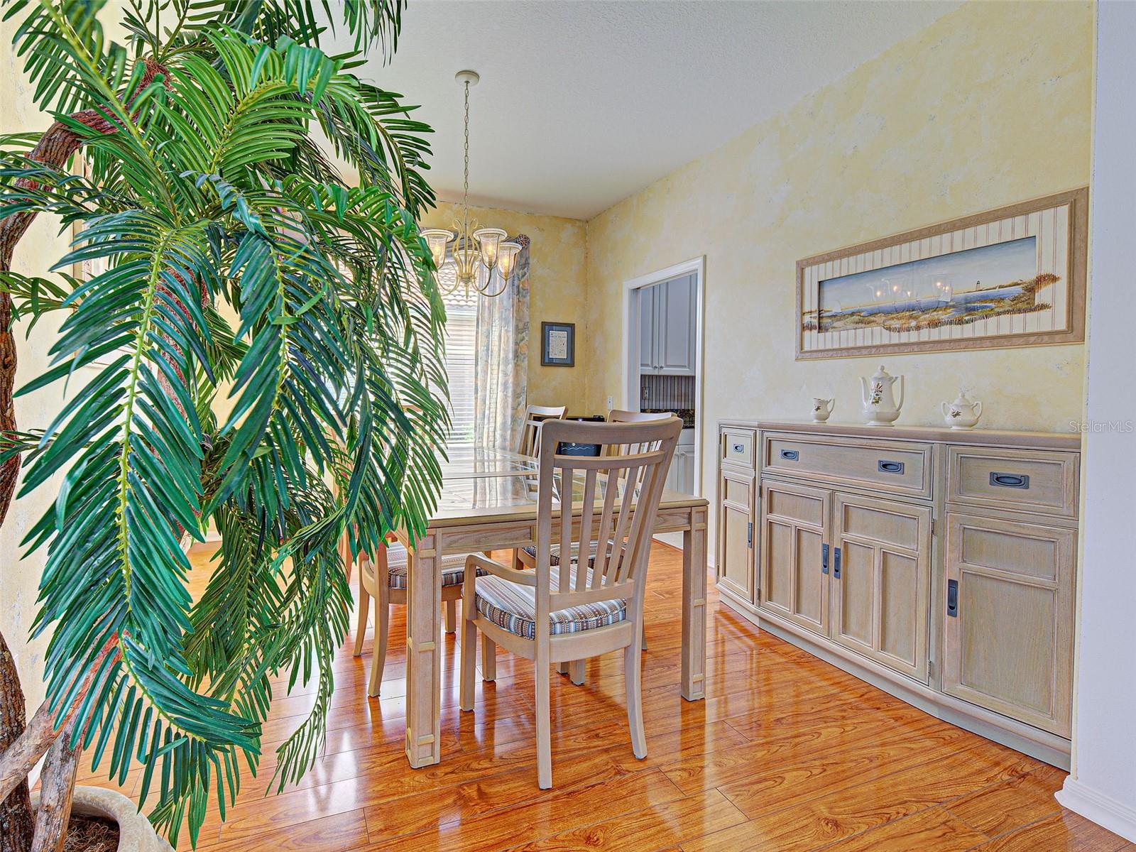 PELICAN POINTE GOLF & COUNTRY CLUB - Residential