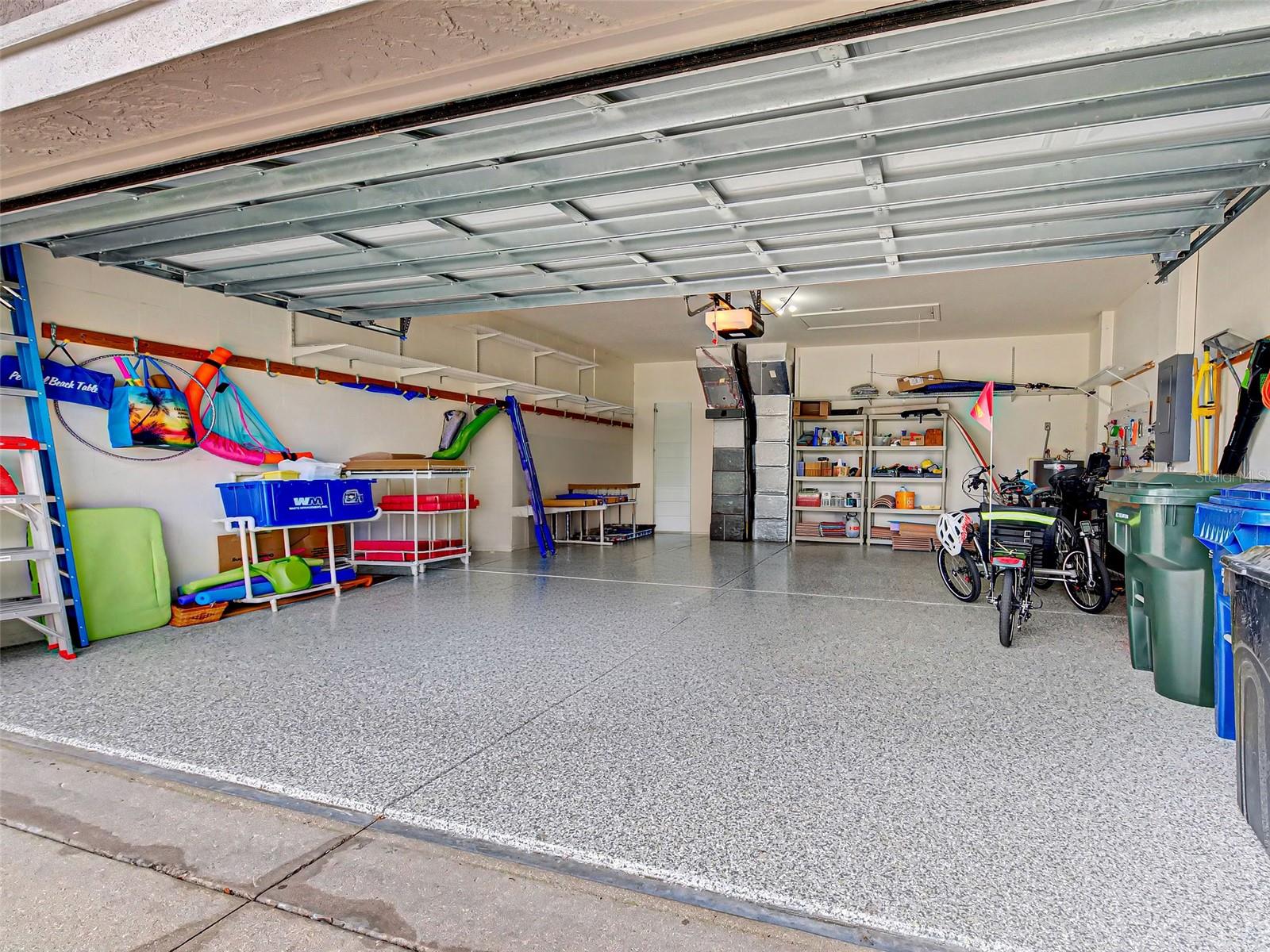 PELICAN POINTE GOLF & COUNTRY CLUB - Residential