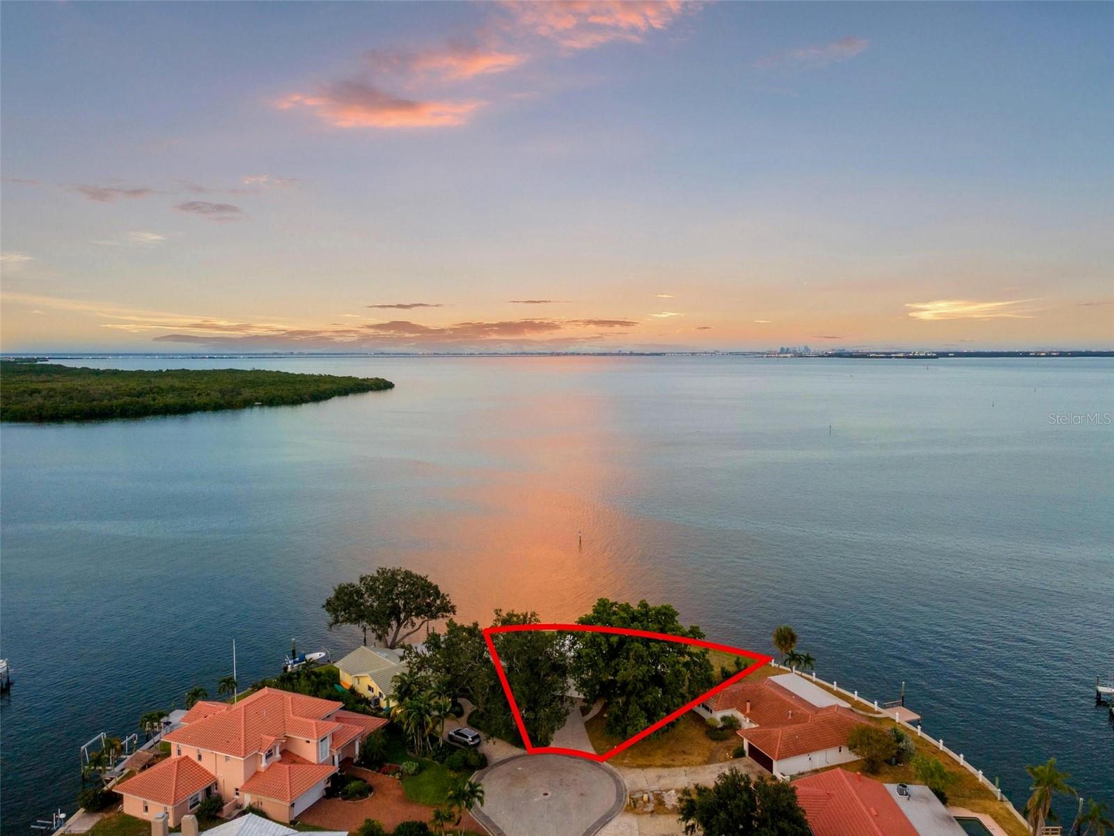 VENETIAN ISLES - Residential