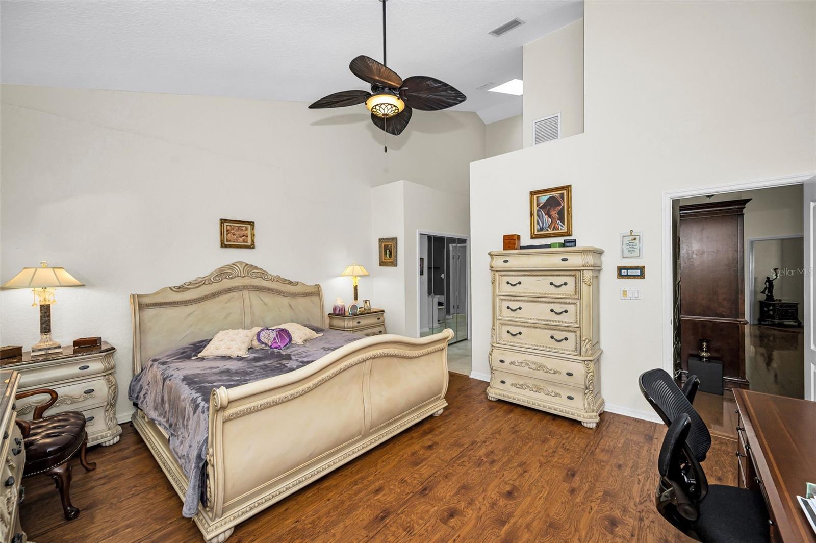 QUEEN ANNE GATE - Residential