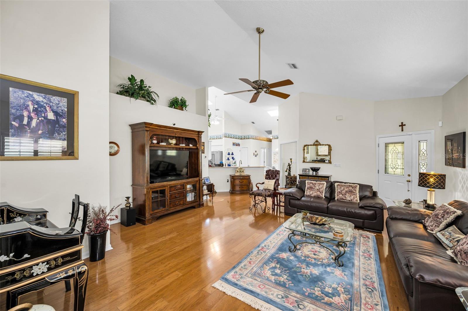 QUEEN ANNE GATE - Residential