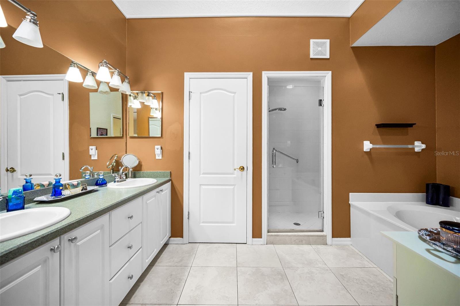 QUEEN ANNE GATE - Residential