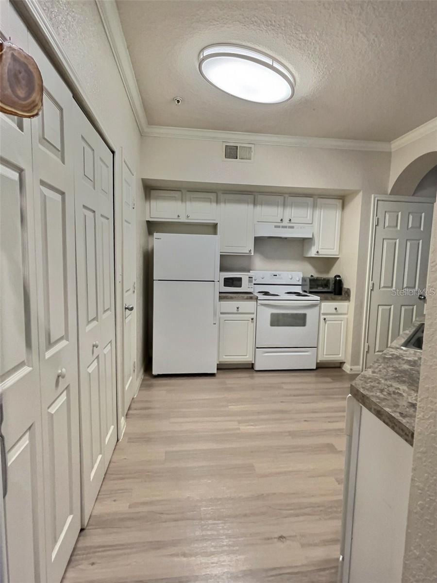 911 N ORANGE AVENUE 117