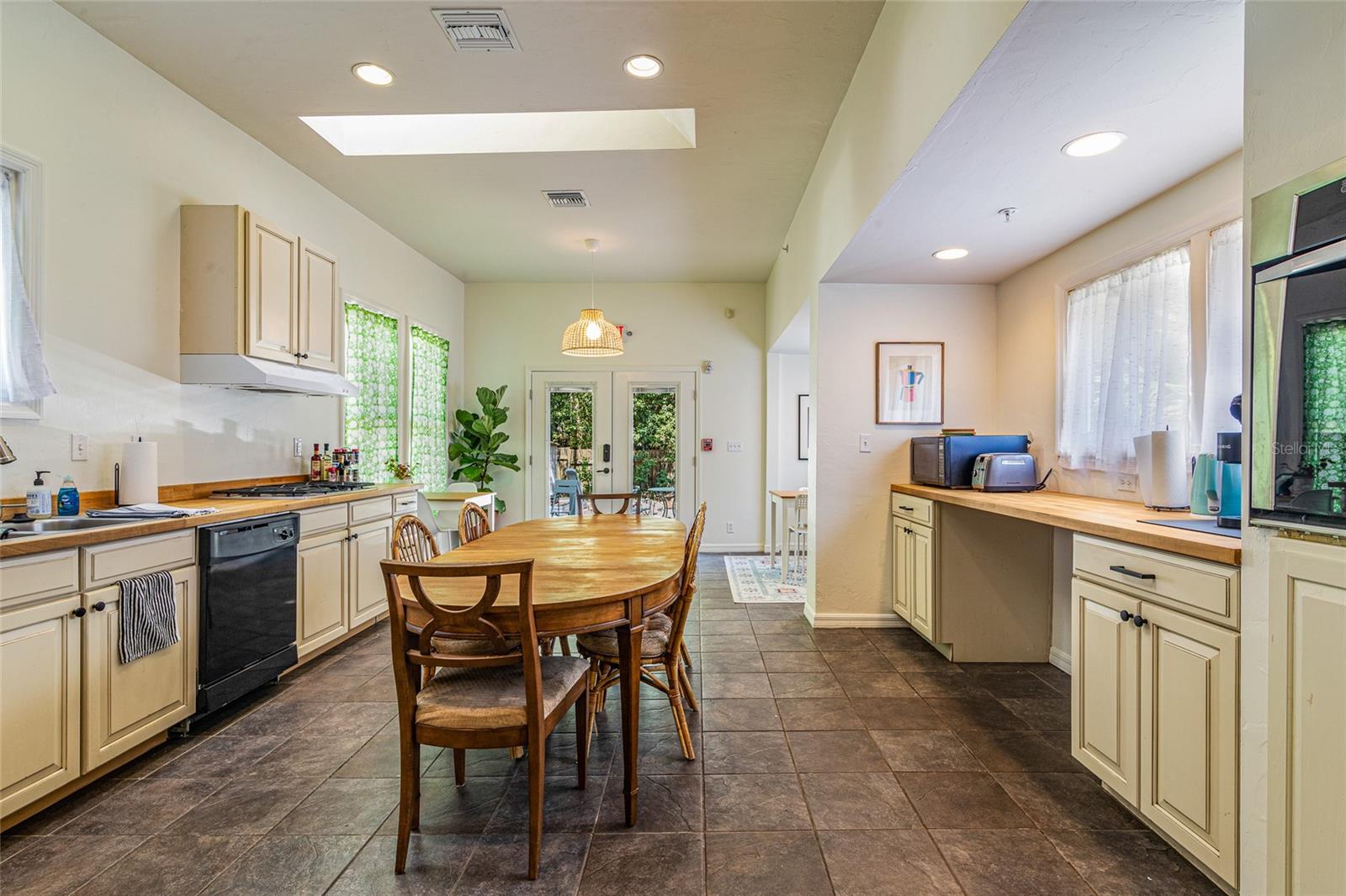 DOIG ROBERTSON - Commercial Sale