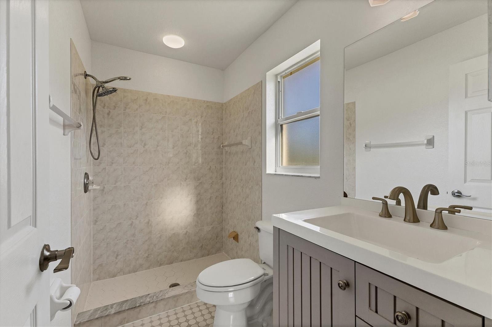 BAY VIEW MANOR - Residential