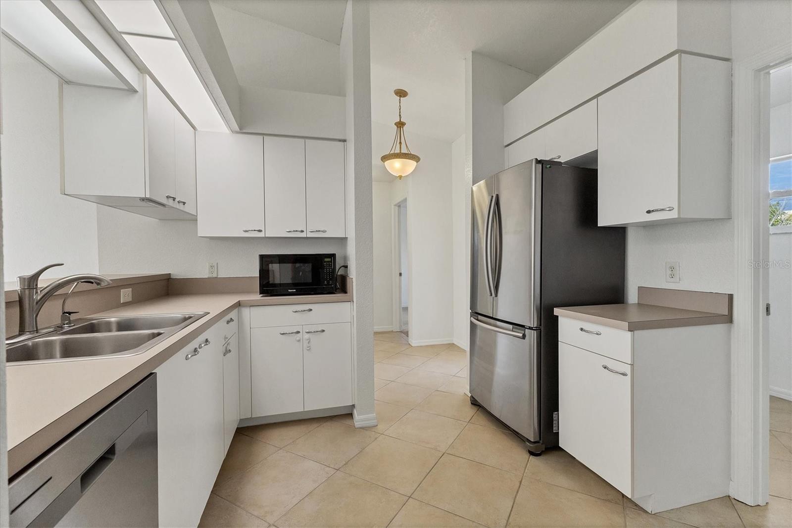 BAY VIEW MANOR - Residential