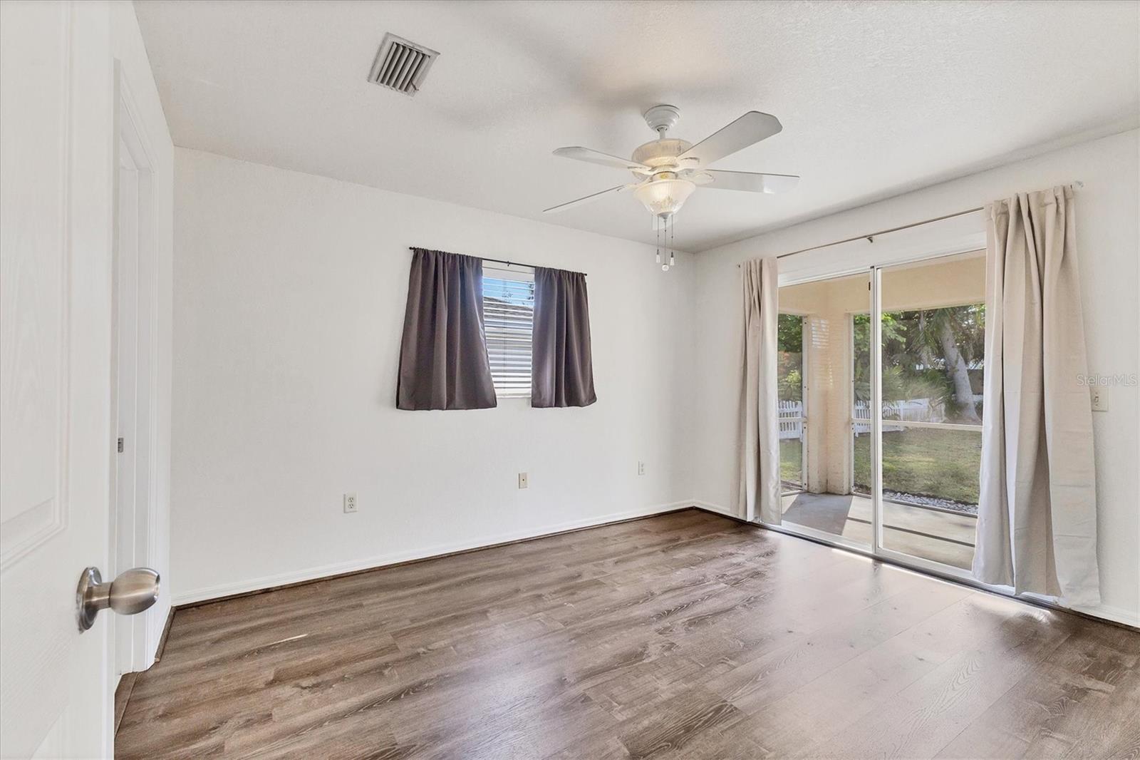 BAY VIEW MANOR - Residential