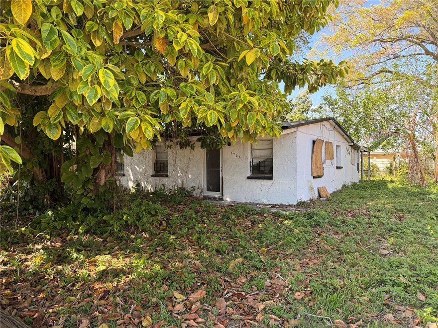Fixer upper. CASH ONLY NO HARD MONEY LOANS!!!!! Home needs fully remodeled. Great Location.