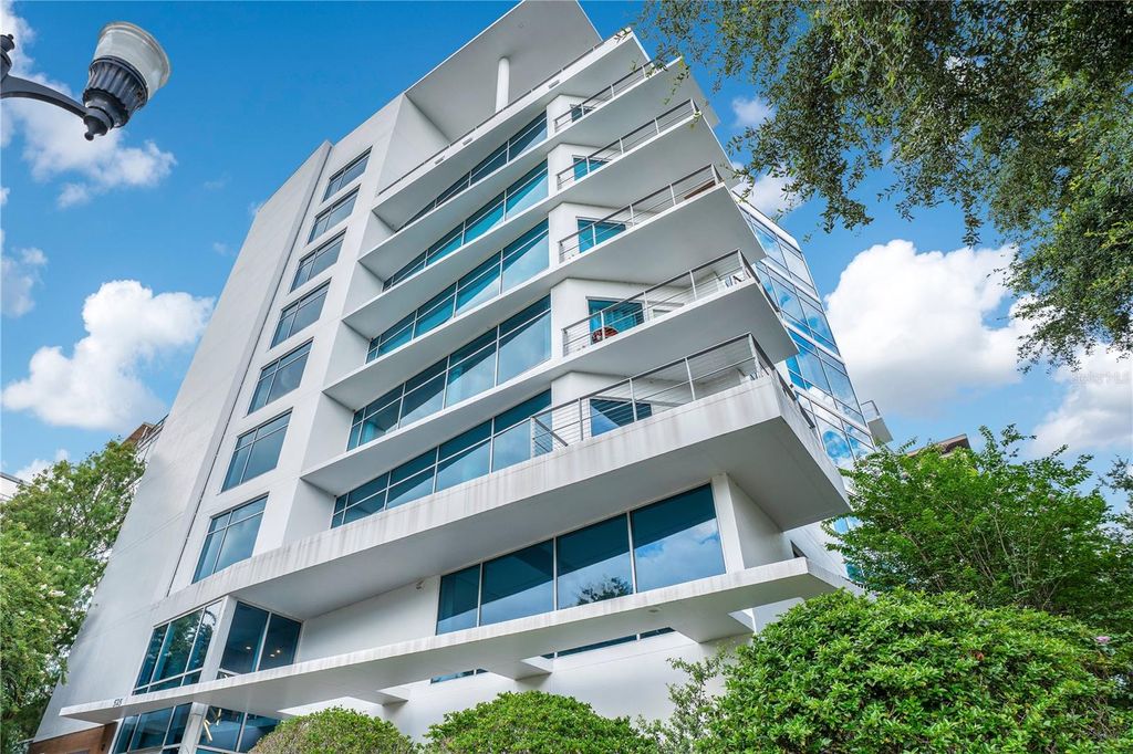 Photo of 525 E Jackson Street #403, Orlando, FL 32801 (MLS # O6386979)