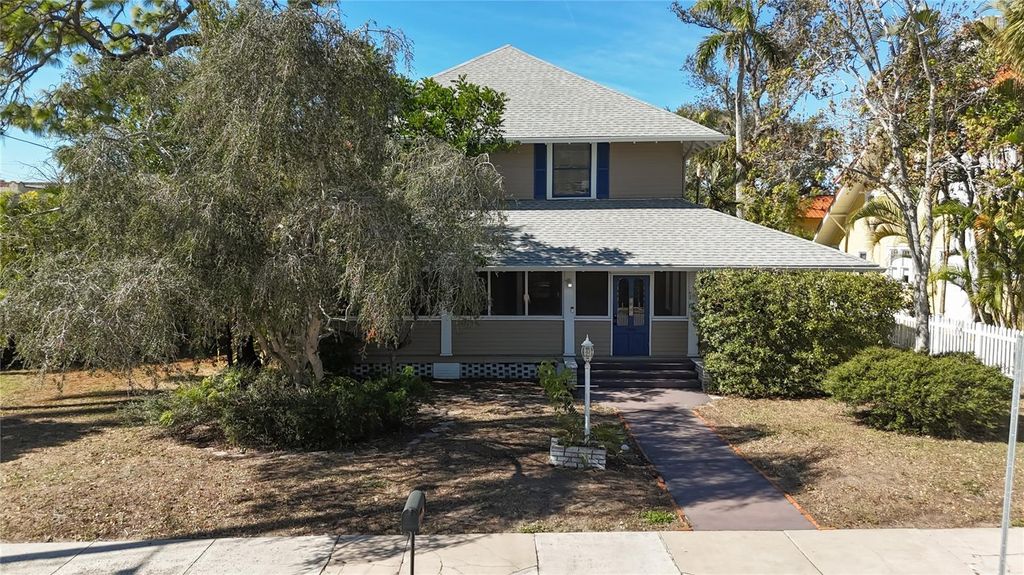 Photo of 610 19th Street W, Bradenton, FL 34205 (MLS # A4679919)