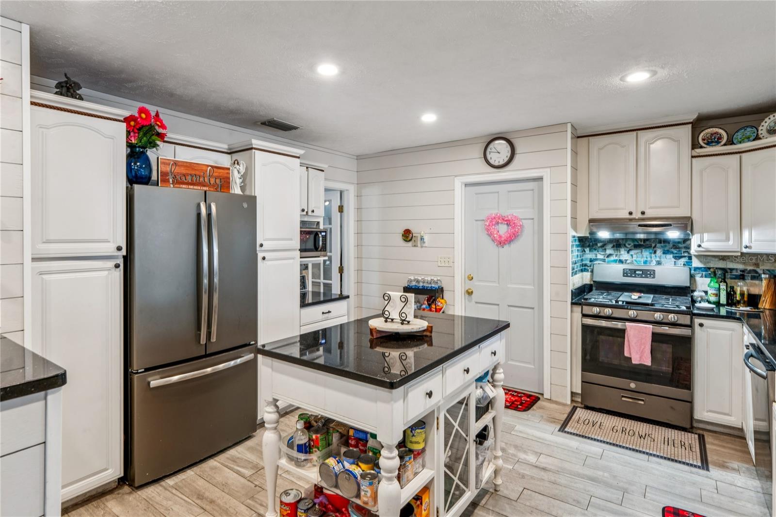 COUNTRYSIDE MANOR SUB - Residential