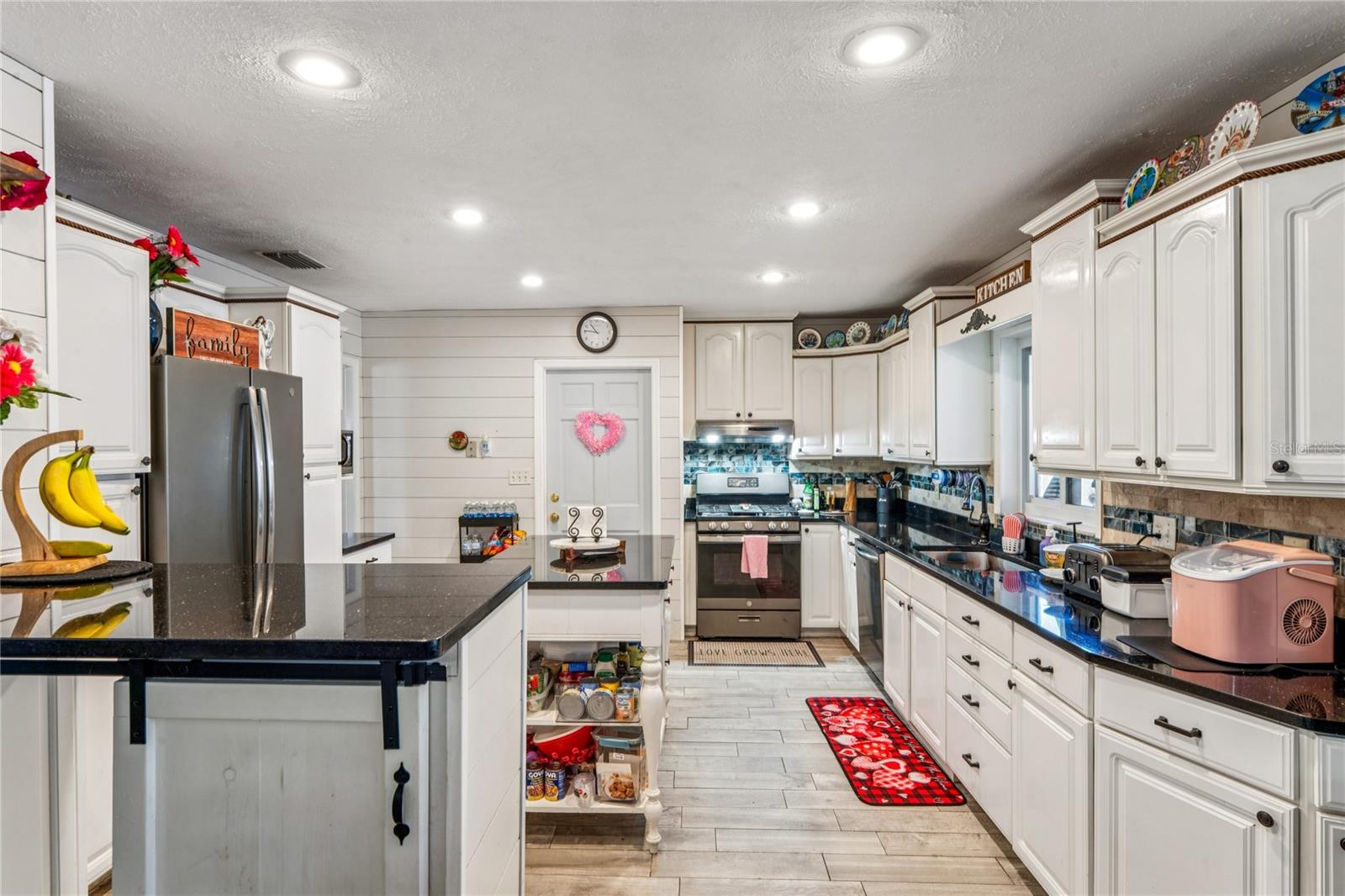 COUNTRYSIDE MANOR SUB - Residential