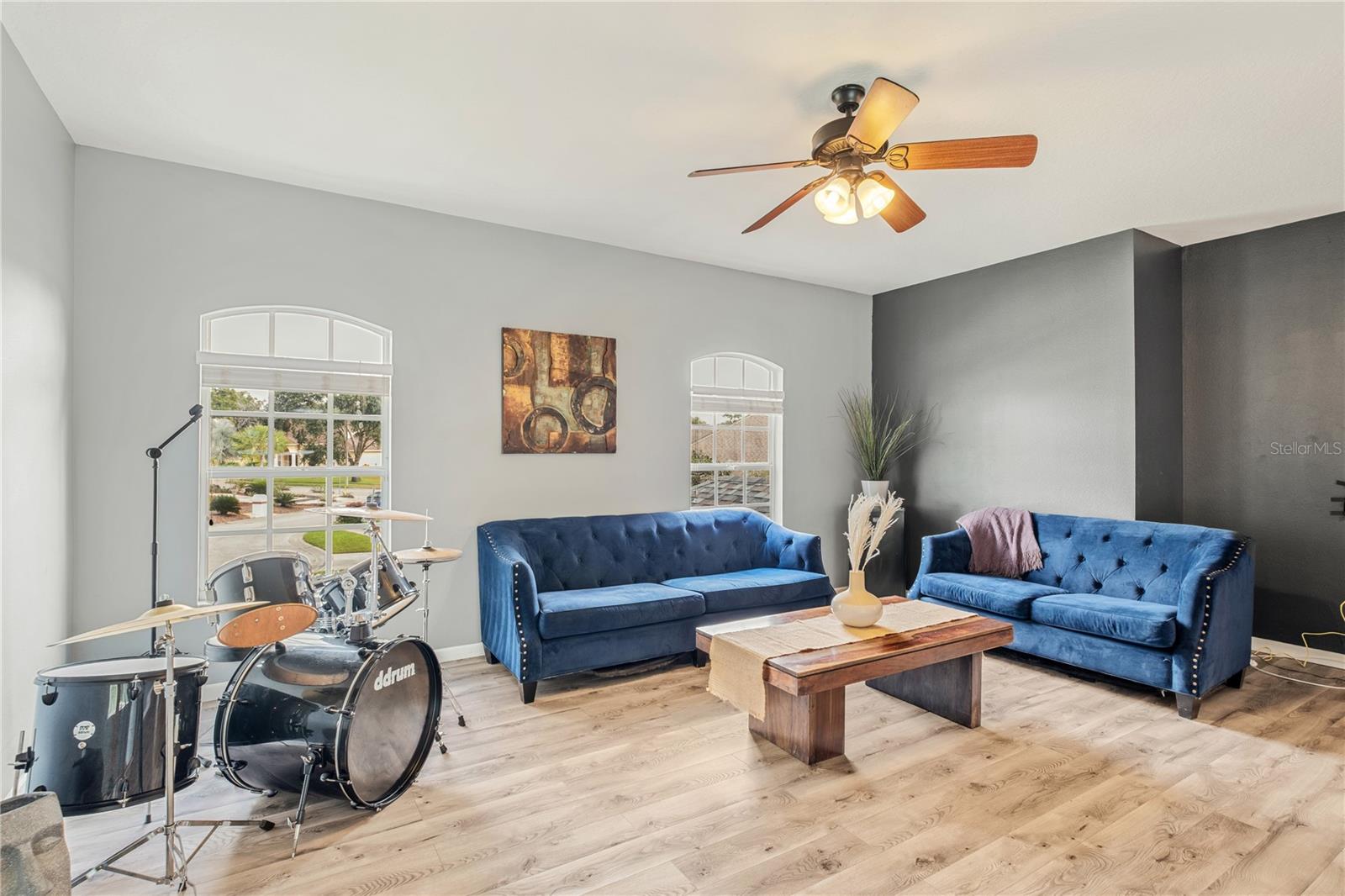 HOLLINGTON OAKS - Residential