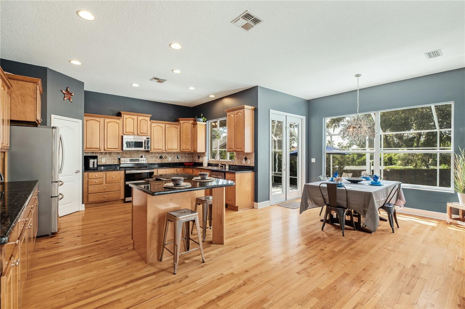 HOLLINGTON OAKS - Residential