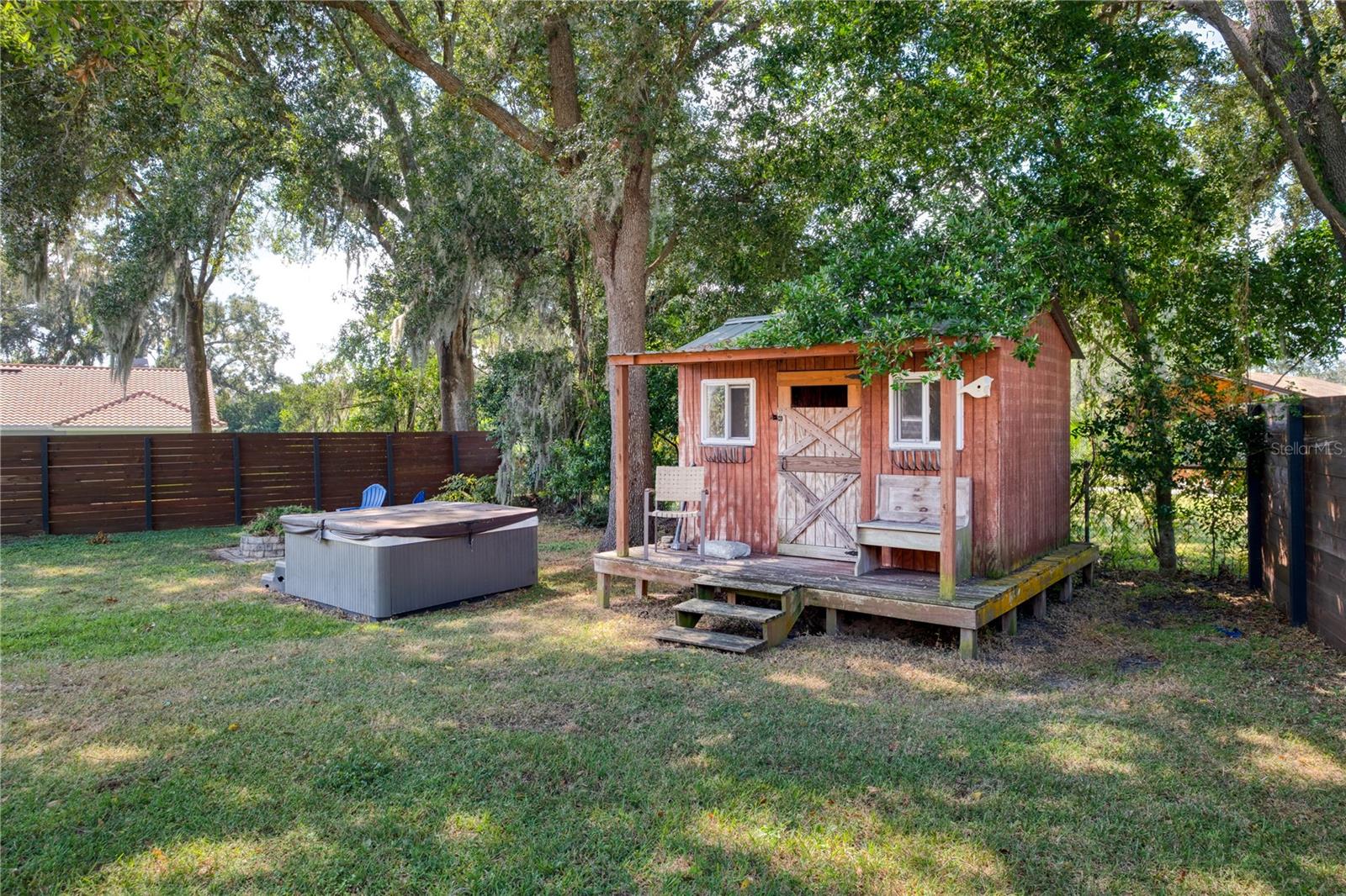 HOLLINGTON OAKS - Residential