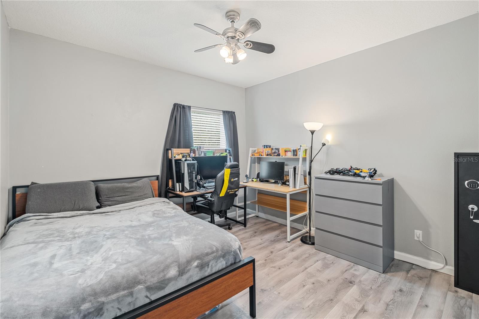 HOLLINGTON OAKS - Residential