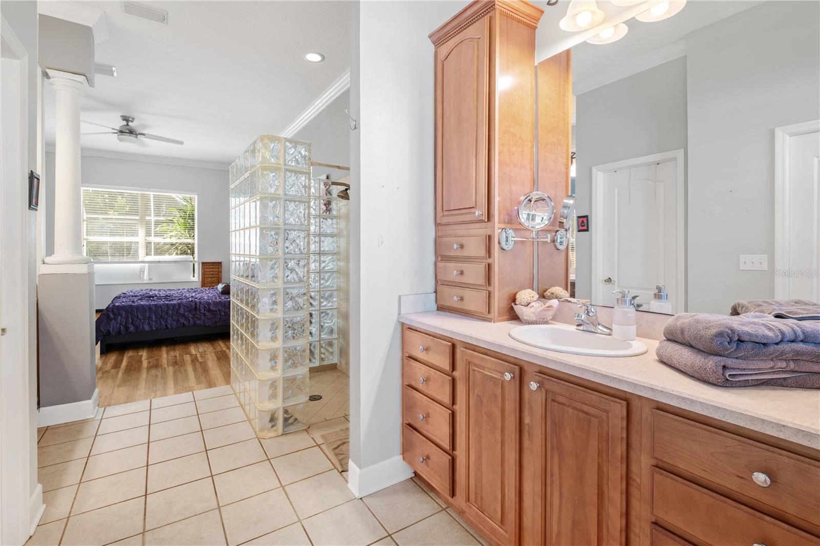 HOLLINGTON OAKS - Residential