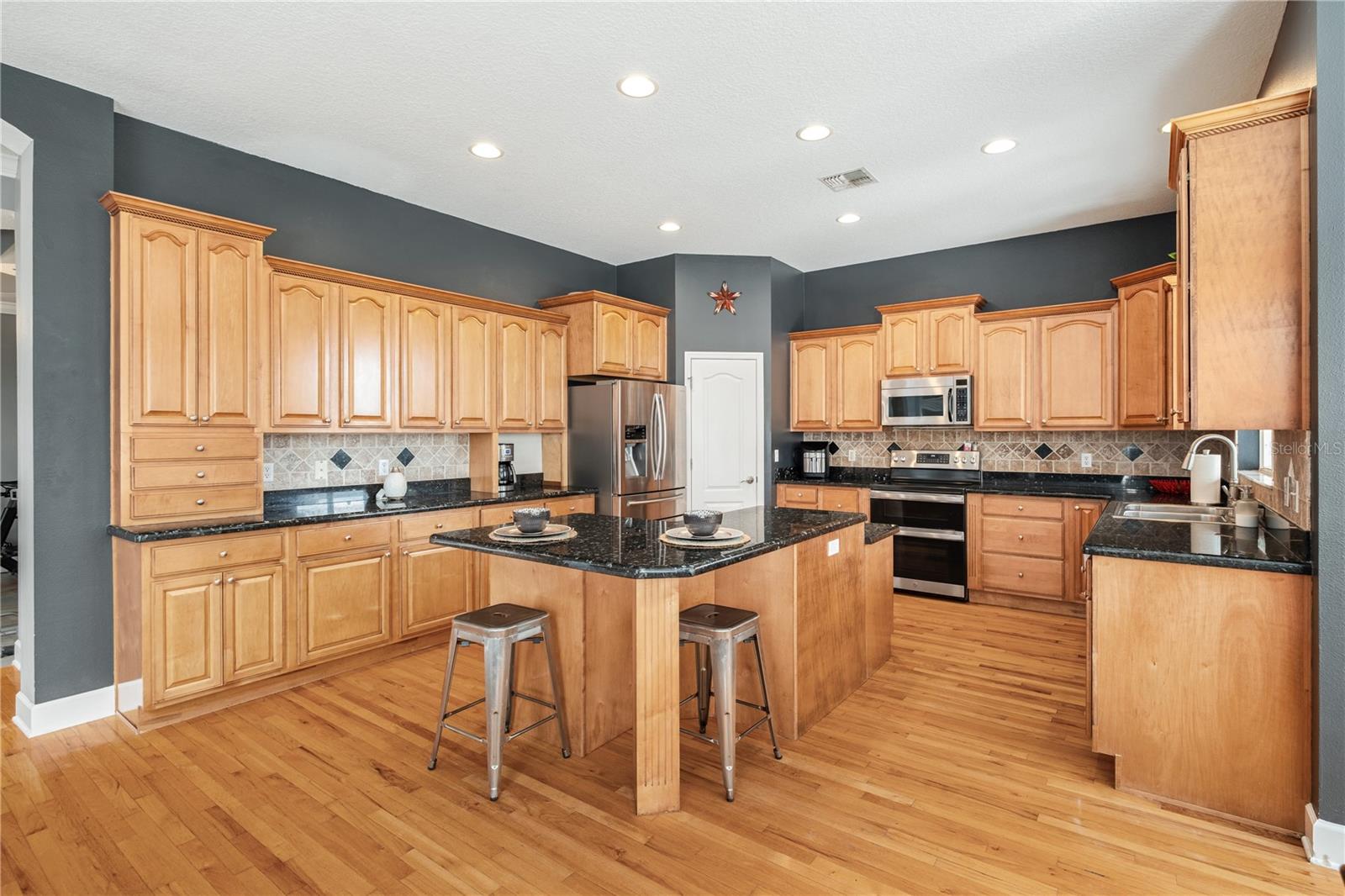 HOLLINGTON OAKS - Residential