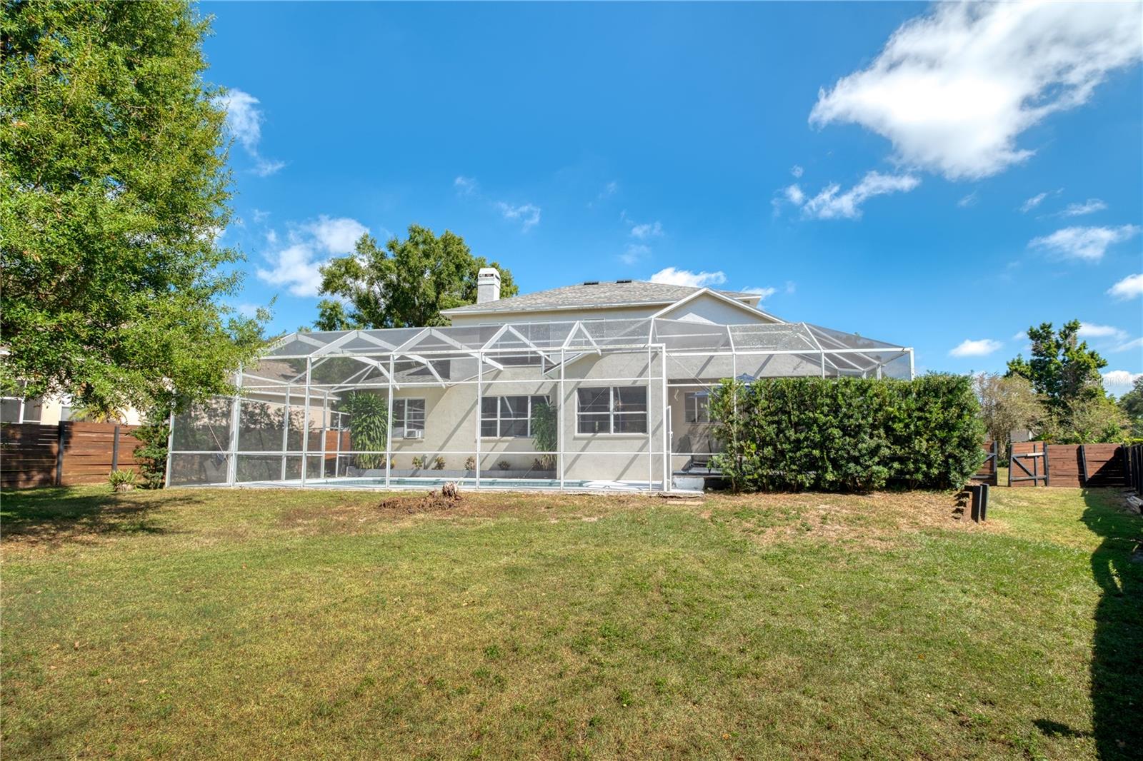 HOLLINGTON OAKS - Residential