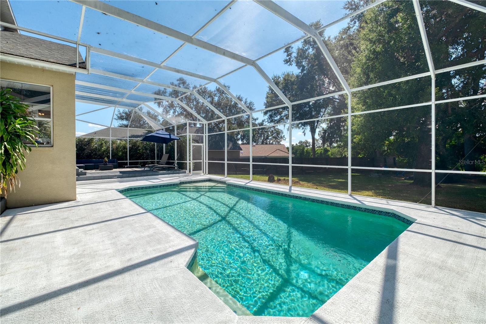 HOLLINGTON OAKS - Residential