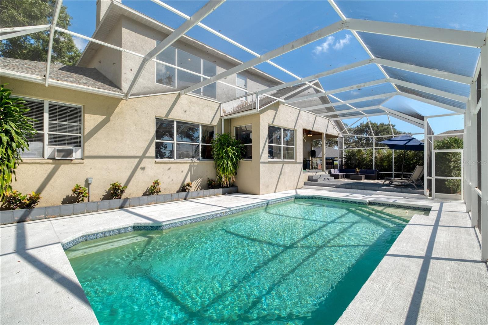 HOLLINGTON OAKS - Residential