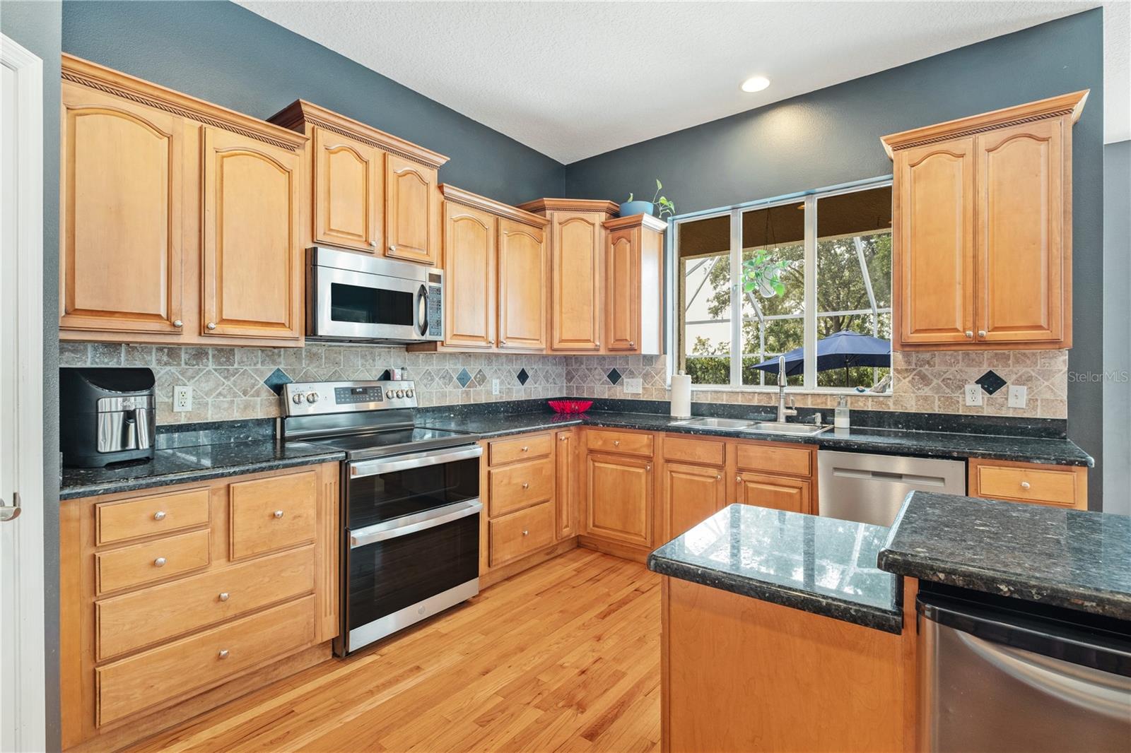 HOLLINGTON OAKS - Residential