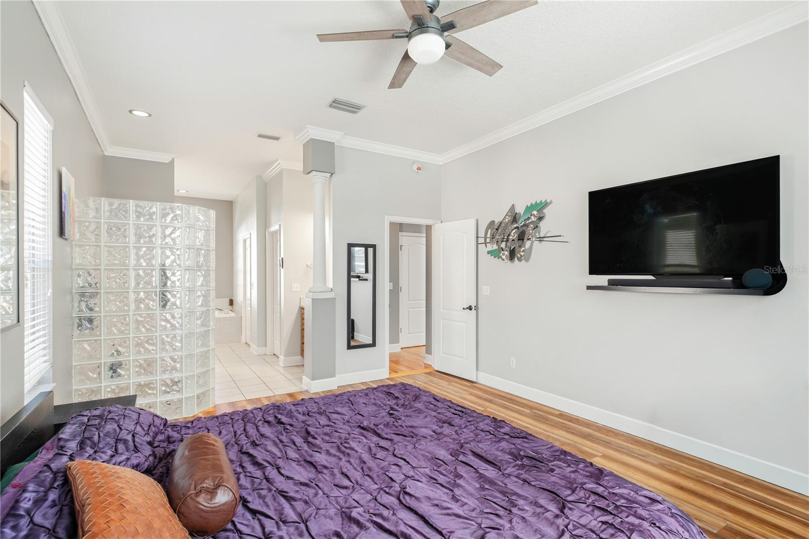 HOLLINGTON OAKS - Residential