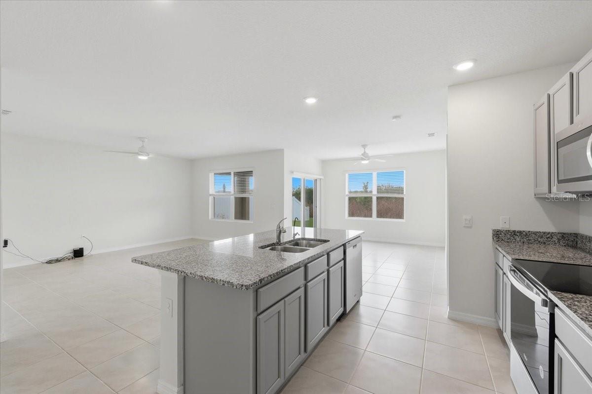 LAKES/LAUREL HLNDS PH 2B - Residential