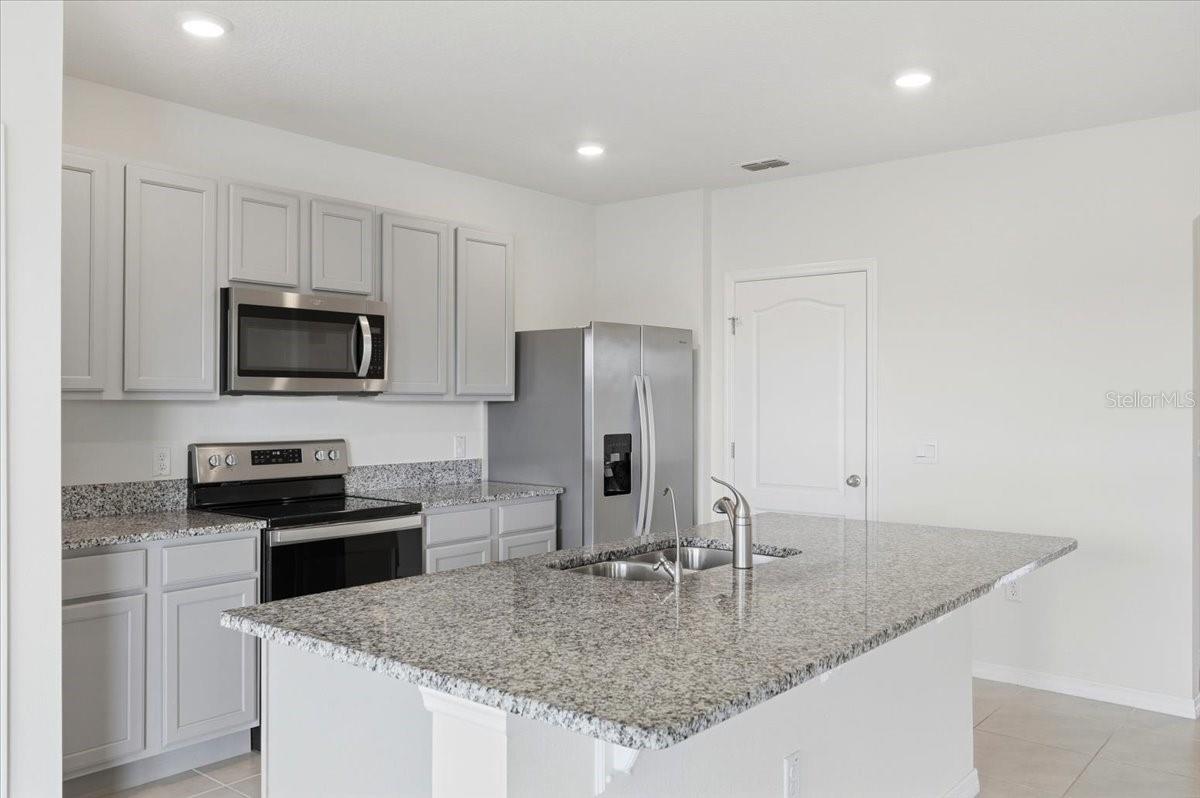 LAKES/LAUREL HLNDS PH 2B - Residential