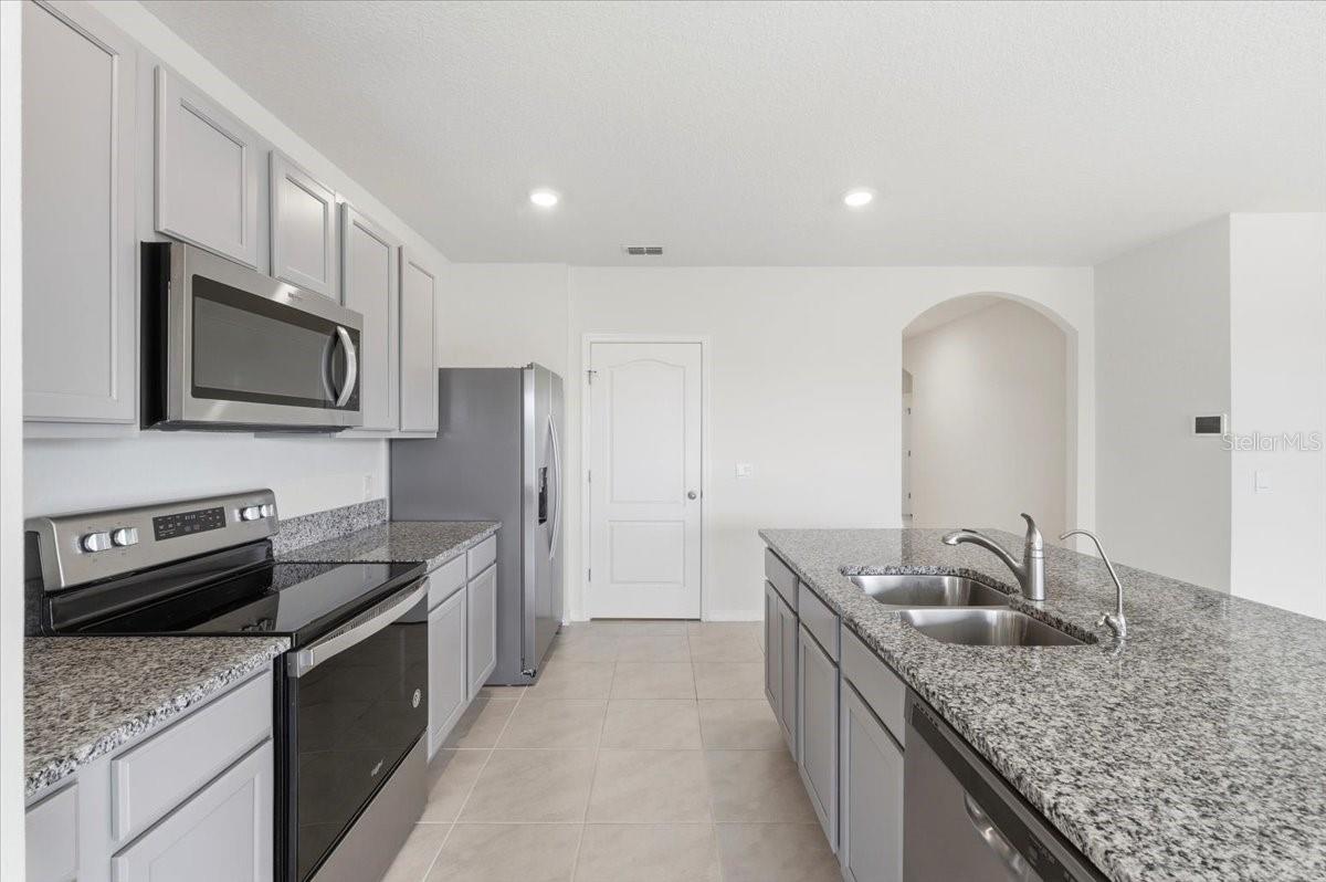 LAKES/LAUREL HLNDS PH 2B - Residential