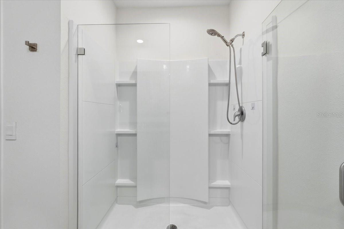 LAKES/LAUREL HLNDS PH 2B - Residential