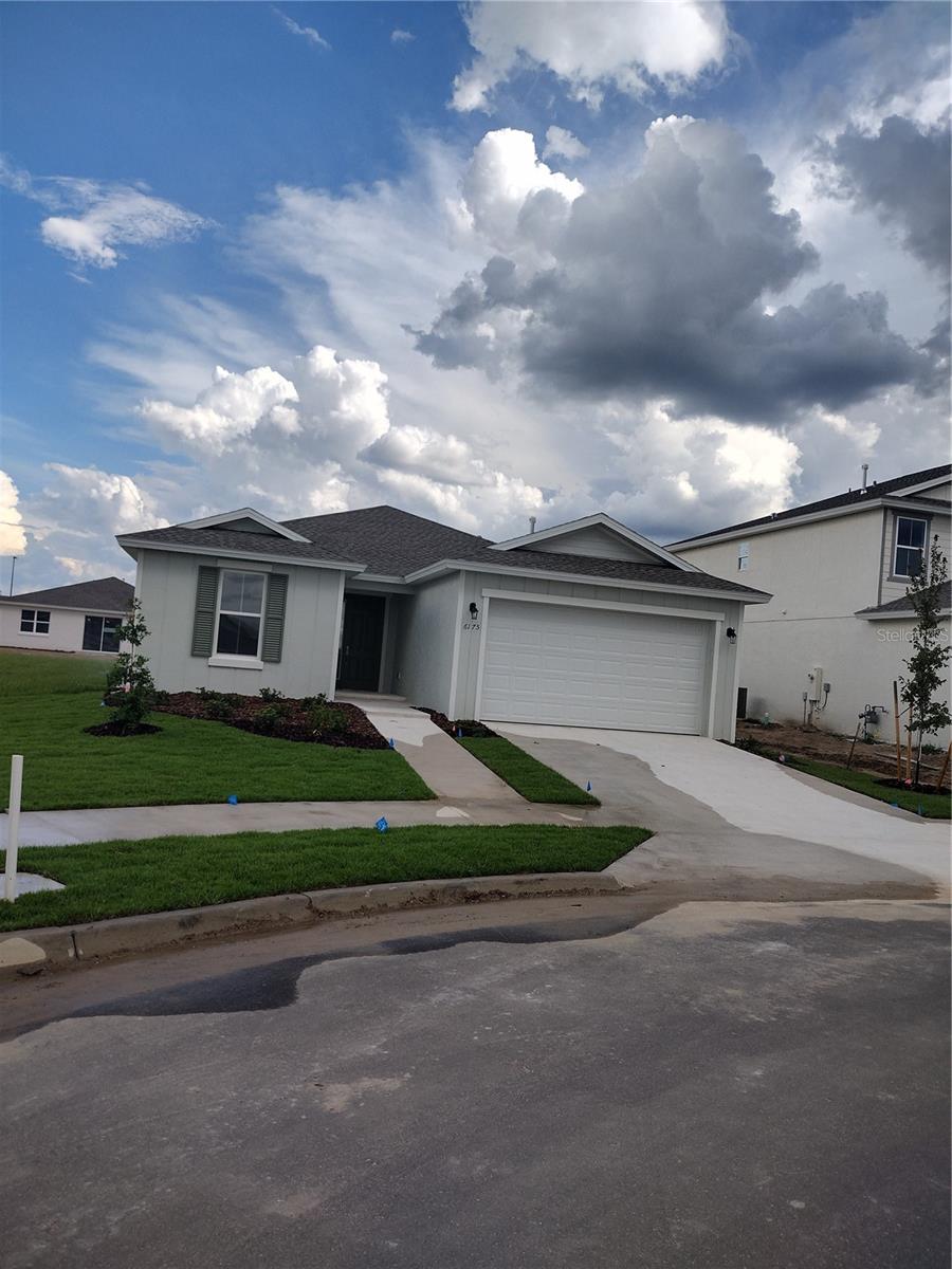 CALESA TOWNSHIP ROAN HILLS PH - Residential