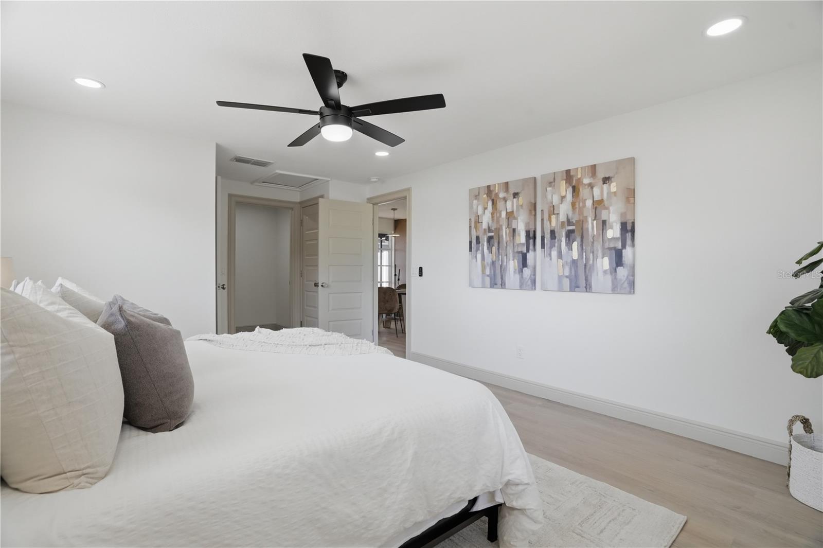 FAIRWAY MANOR - Residential