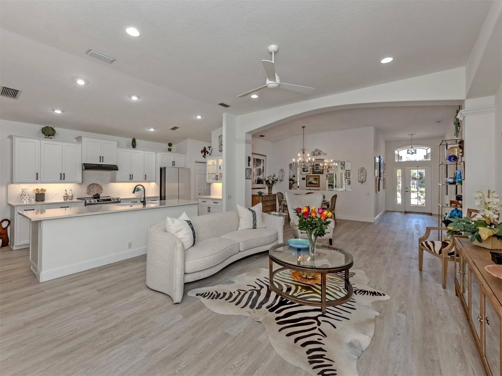 PELICAN POINTE GOLF & COUNTRY CLUB - Residential