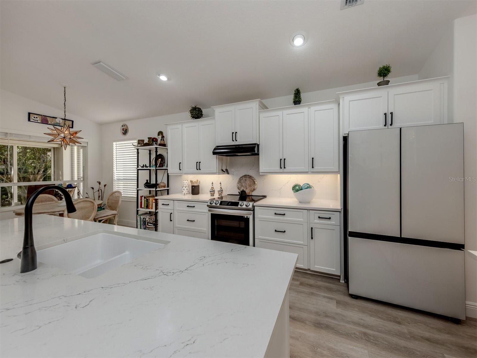 PELICAN POINTE GOLF & COUNTRY CLUB - Residential