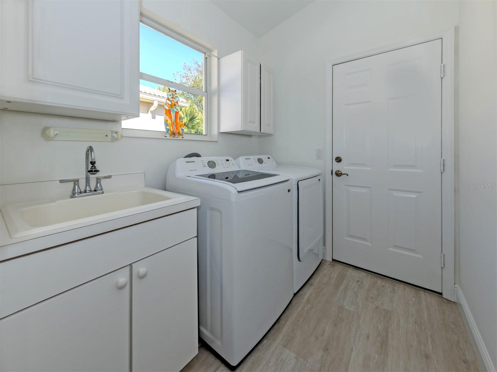 PELICAN POINTE GOLF & COUNTRY CLUB - Residential