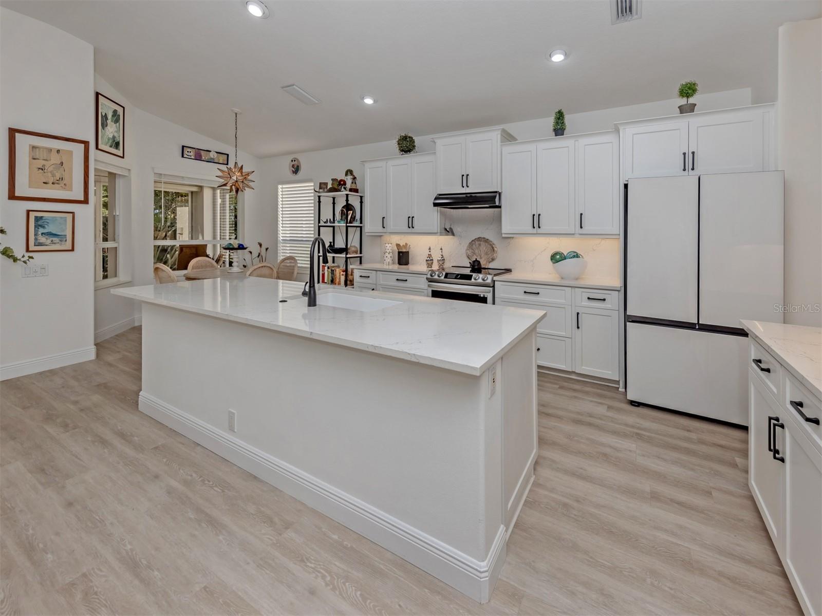 PELICAN POINTE GOLF & COUNTRY CLUB - Residential