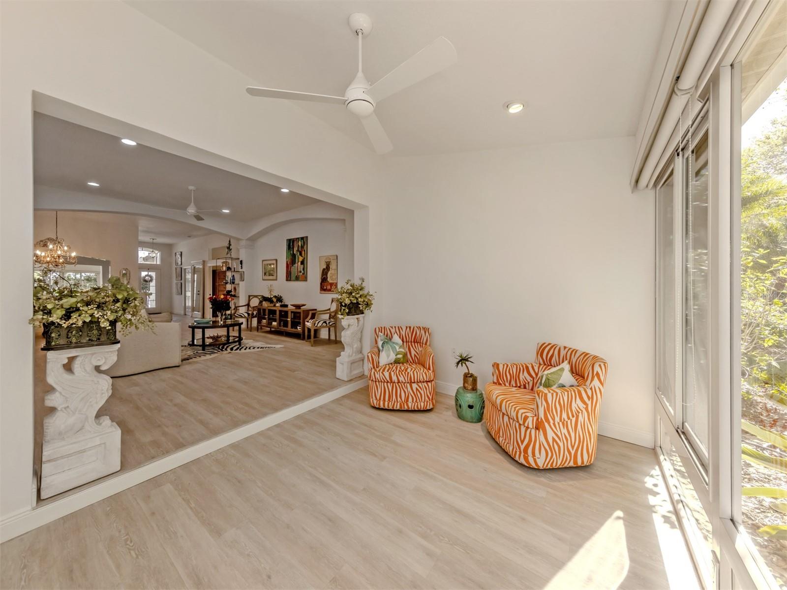 PELICAN POINTE GOLF & COUNTRY CLUB - Residential