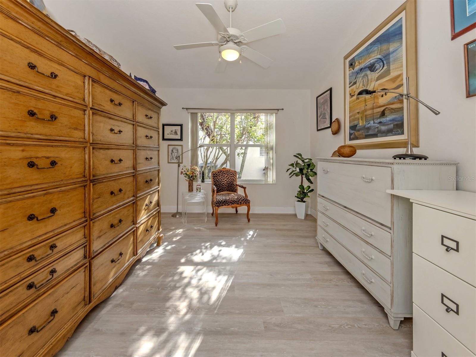 PELICAN POINTE GOLF & COUNTRY CLUB - Residential