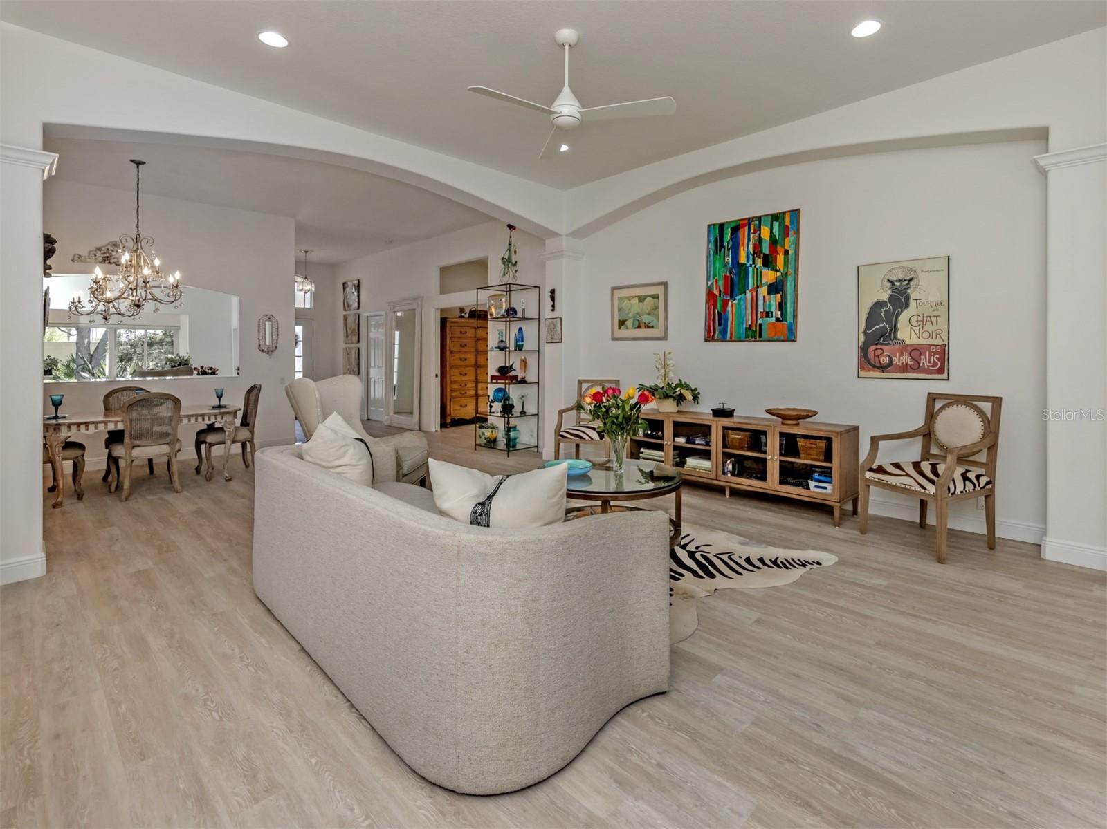 PELICAN POINTE GOLF & COUNTRY CLUB - Residential