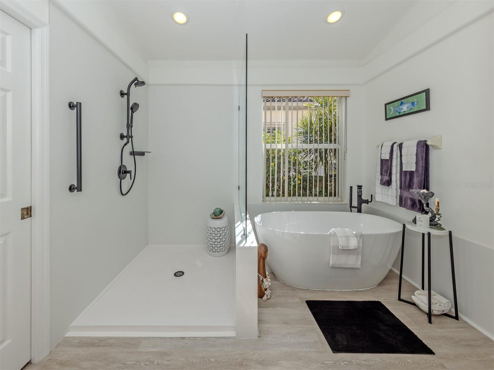 PELICAN POINTE GOLF & COUNTRY CLUB - Residential