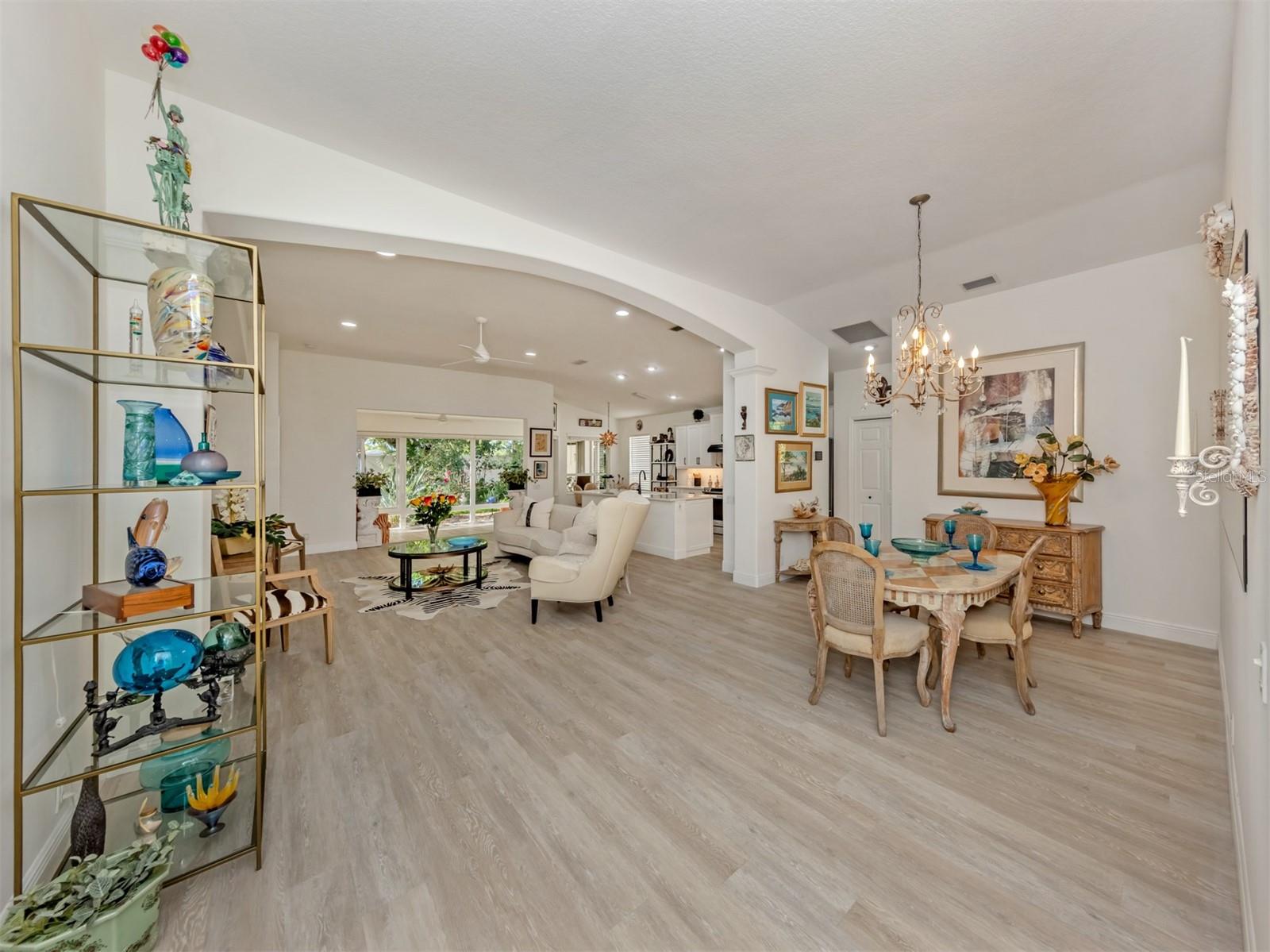 PELICAN POINTE GOLF & COUNTRY CLUB - Residential